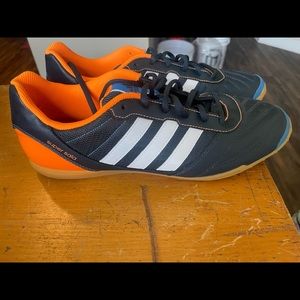Like New Men’s size 10.5 US Addidas  Super Sala indoor soccer shoes